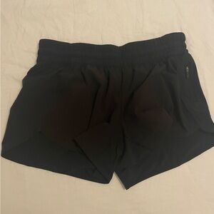 Lululemon - Tracker low rise lined short 4” size 10